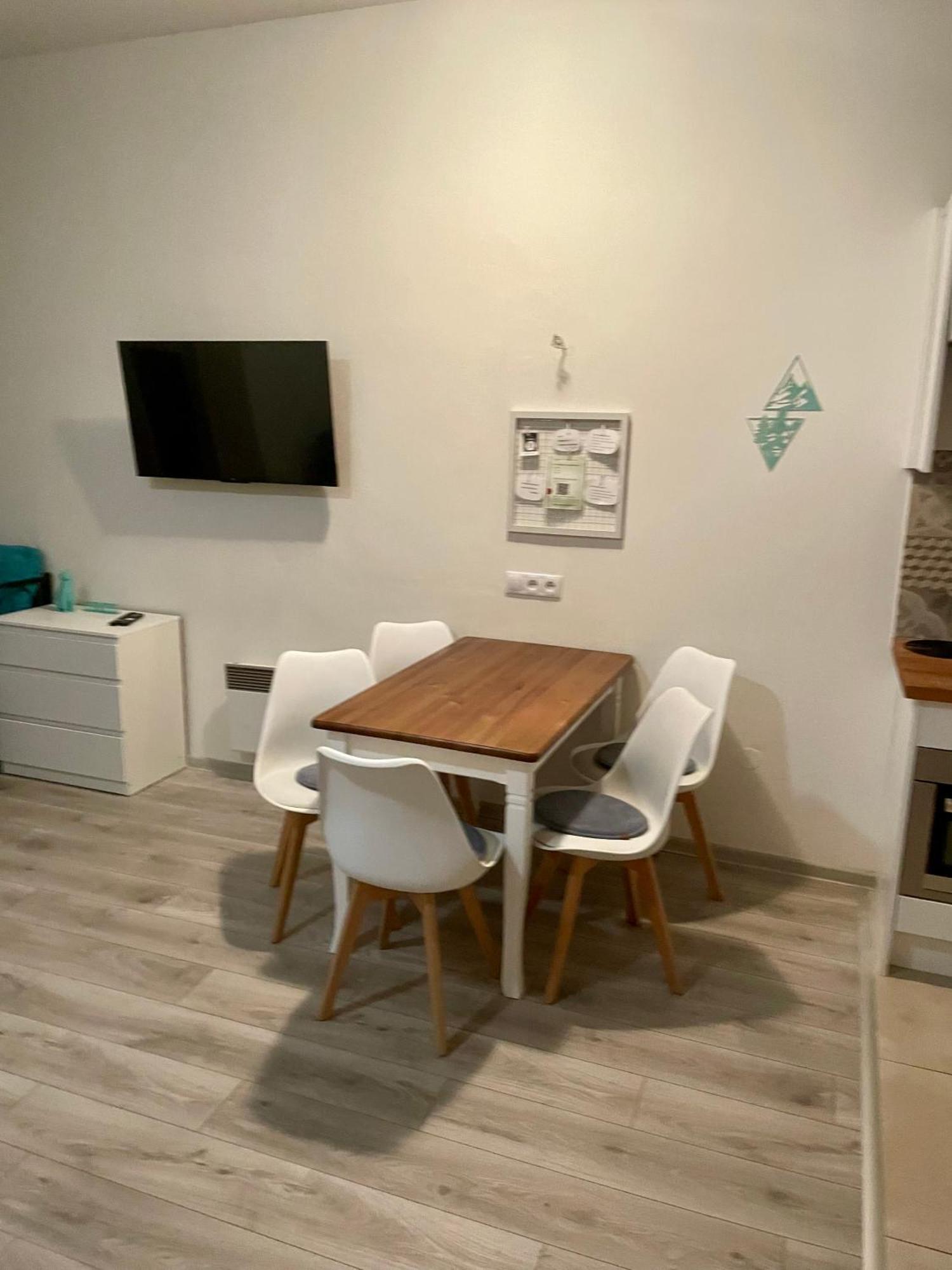 Apartman & Studio Tyrkys Spiezovec โดโนวาลี ภายนอก รูปภาพ